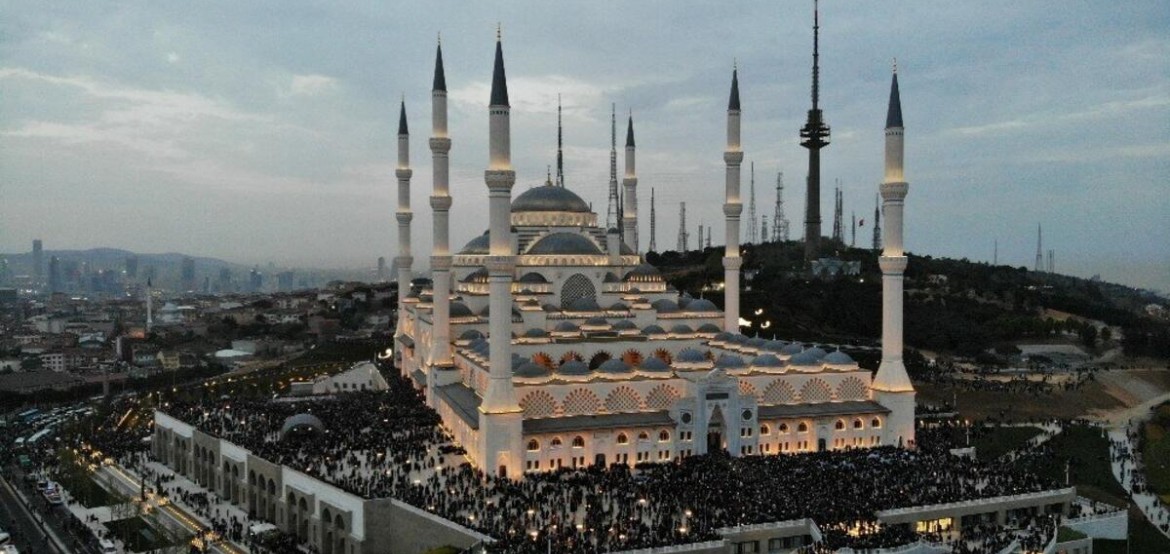 Çamlıca Camii